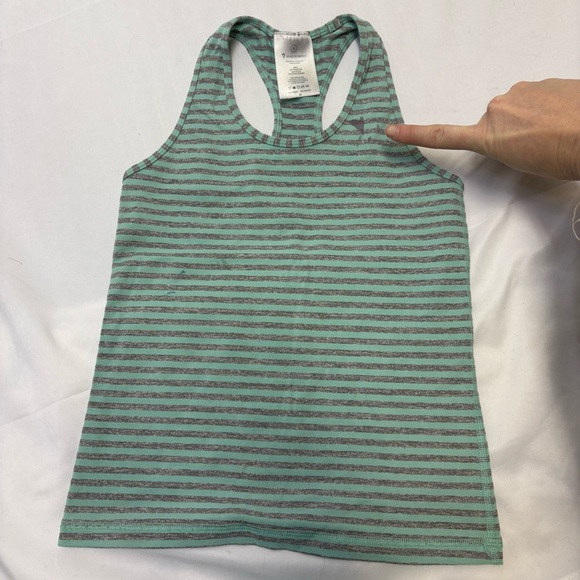 Ivivva Girls 6-7 5 Piece Clothing Bundle Capri Pants Tank Tops Tee Shirt Hoody - Picture 4 of 9